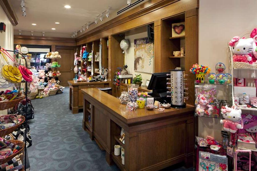 Gift Shop at UCLA Health Santa Monica Medical Center